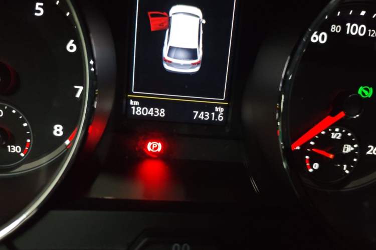 Used Volkswagen Tiguan L 2017 330TSI Automatic Two-Wheel Drive Comfort Edition Odometer Close Up