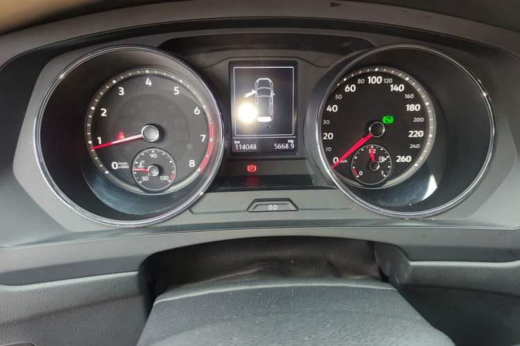 Used Volkswagen Tiguan L 2017 330TSI Automatic Two-Wheel Drive Luxury Edition Odometer Close Up