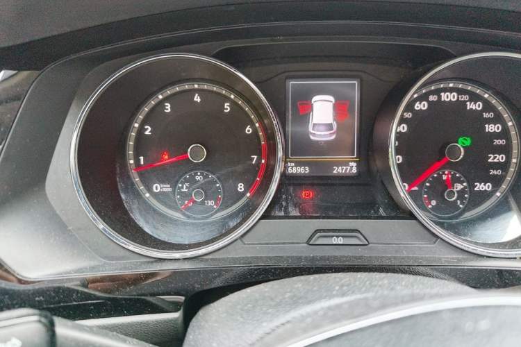 Used Volkswagen Tiguan L 2017 330TSI Automatic Two-Wheel Drive Luxury Edition Odometer Close Up