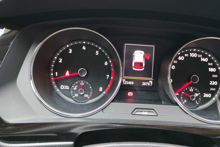 Used Volkswagen Tiguan L 2017 330TSI Automatic Two-Wheel Drive Flagship Edition Odometer Close Up