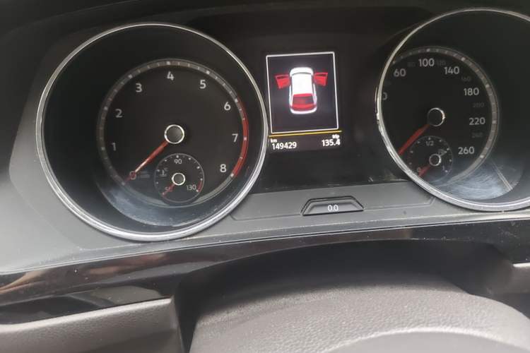 Used Volkswagen Tiguan L 2017 330TSI Automatic Two-Wheel Drive Luxury Edition Odometer Close Up