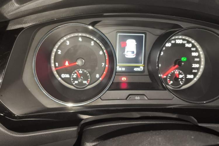 Used Volkswagen Tiguan L 2017 330TSI Automatic Two-Wheel Drive Luxury Edition Odometer Close Up