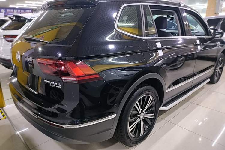 Used Volkswagen Tiguan L 2017 330TSI Automatic Two-Wheel Drive Flagship Edition Rear Right 45 Deg