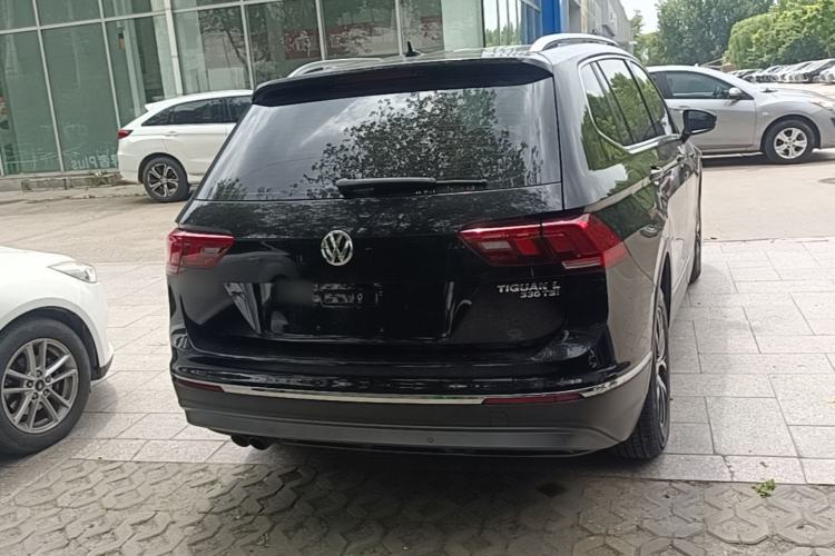 Used Volkswagen Tiguan L 2017 330TSI Automatic Two-Wheel Drive Luxury Edition Rear Right 45 Deg