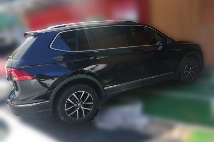 Used Volkswagen Tiguan L 2017 330TSI Automatic Two-Wheel Drive Luxury Edition Rear Right 45 Deg