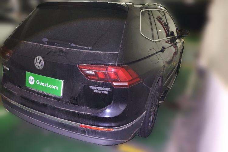 Used Volkswagen Tiguan L 2017 330TSI Automatic Two-Wheel Drive Luxury Edition Rear Right 45 Deg