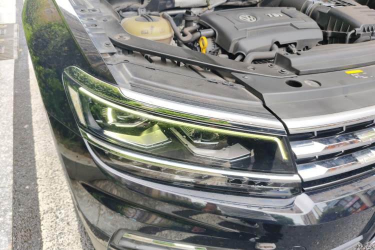 Used Volkswagen Tiguan L 2017 330TSI Automatic Two-Wheel Drive Flagship Edition Right Front Headlight