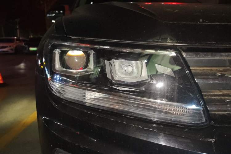 Used Volkswagen Tiguan L 2017 330TSI Automatic Two-Wheel Drive Luxury Edition Right Front Headlight
