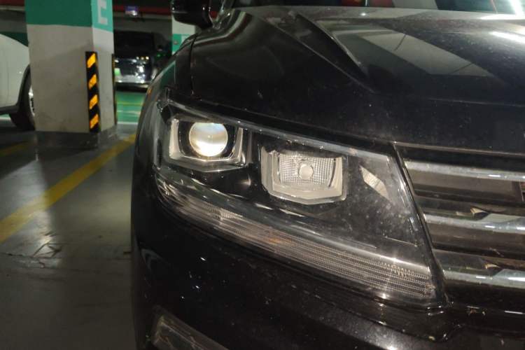 Used Volkswagen Tiguan L 2017 330TSI Automatic Two-Wheel Drive Comfort Edition Right Front Headlight