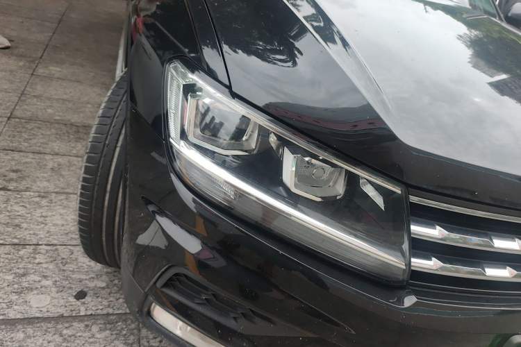 Used Volkswagen Tiguan L 2017 330TSI Automatic Two-Wheel Drive Luxury Edition Right Front Headlight