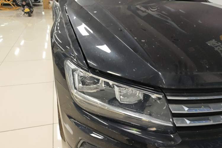 Used Volkswagen Tiguan L 2017 330TSI Automatic Two-Wheel Drive Luxury Edition Right Front Headlight