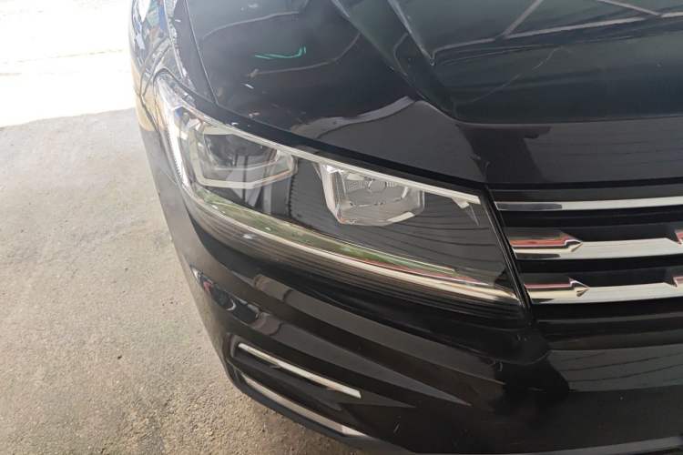 Used Volkswagen Tiguan L 2017 330TSI Automatic Two-Wheel Drive Luxury Edition Right Front Headlight