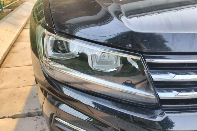 Used Volkswagen Tiguan L 2017 330TSI Automatic Two-Wheel Drive Luxury Edition Right Front Headlight