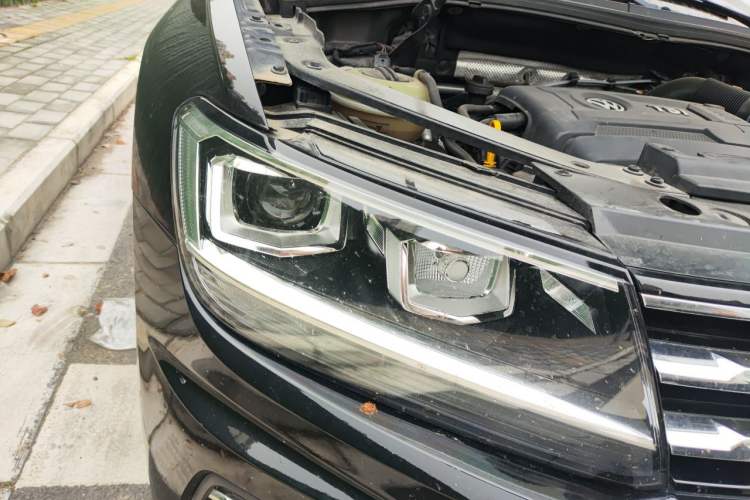 Used Volkswagen Tiguan L 2017 330TSI Automatic Two-Wheel Drive Comfort Edition Right Front Headlight