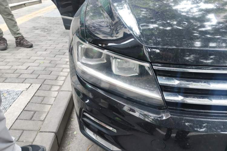 Used Volkswagen Tiguan L 2017 330TSI Automatic Two-Wheel Drive Luxury Edition Right Front Headlight