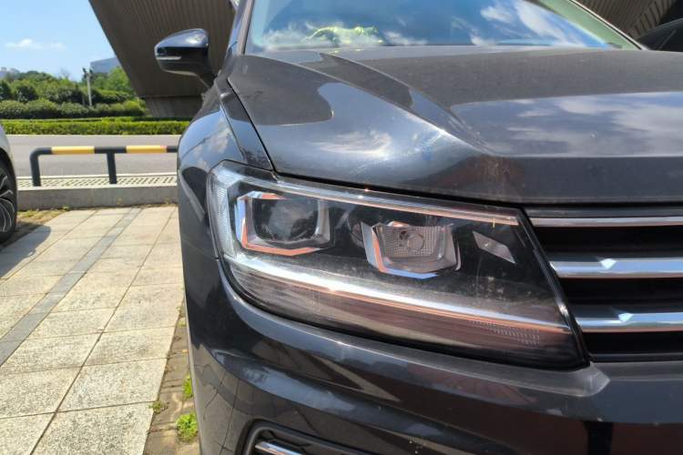 Used Volkswagen Tiguan L 2017 330TSI Automatic Two-Wheel Drive Luxury Edition Right Front Headlight