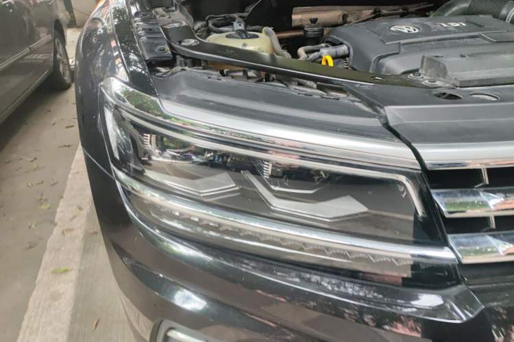 Used Volkswagen Tiguan L 2017 380TSI Automatic All-Wheel-Drive Luxury Edition Right Front Headlight