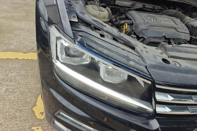 Used Volkswagen Tiguan L 2017 330TSI Automatic Two-Wheel Drive Comfort Edition Right Front Headlight