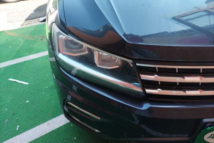 Used Volkswagen Tiguan L 2017 330TSI Automatic Two-Wheel Drive Luxury Edition Right Front Headlight