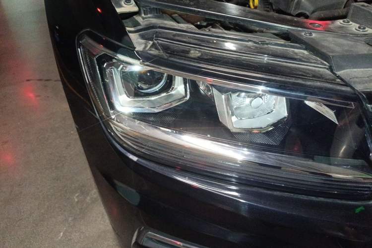 Used Volkswagen Tiguan L 2017 330TSI Automatic Two-Wheel Drive Luxury Edition Right Front Headlight