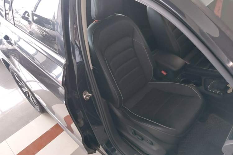 Used Volkswagen Tiguan L 2017 330TSI Automatic Two-Wheel Drive Flagship Edition Right Front Seat