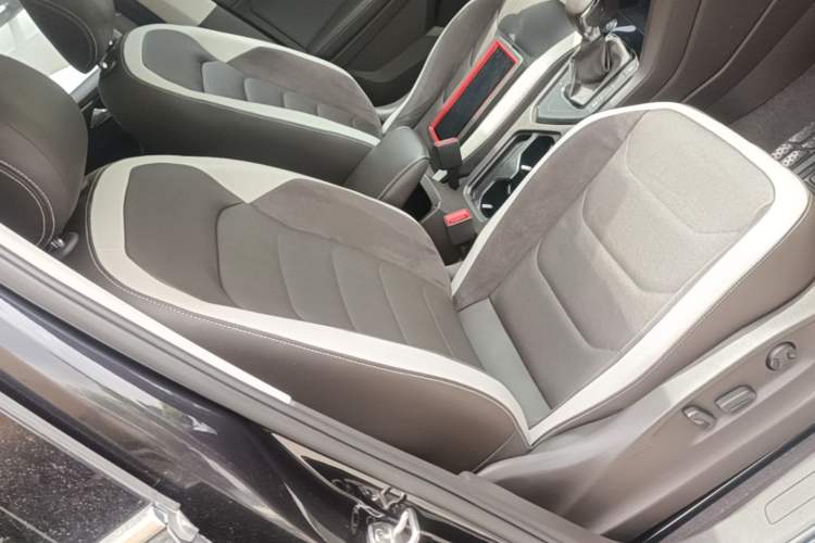 Used Volkswagen Tiguan L 2017 330TSI Automatic Two-Wheel Drive Luxury Edition Right Front Seat