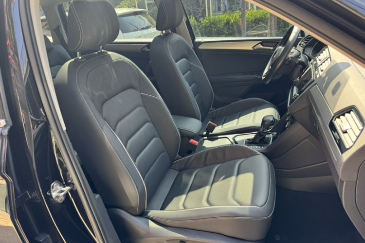 Used Volkswagen Tiguan L 2017 330TSI Automatic Two-Wheel Drive Flagship Edition Right Front Seat