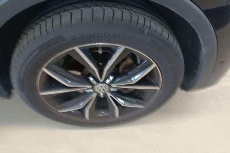 Used Volkswagen Tiguan L 2017 330TSI Automatic Two-Wheel Drive Flagship Edition Right Front Wheel Hub