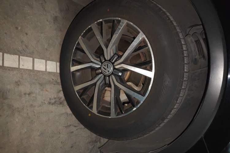 Used Volkswagen Tiguan L 2017 330TSI Automatic Two-Wheel Drive Comfort Edition Right Front Wheel Hub