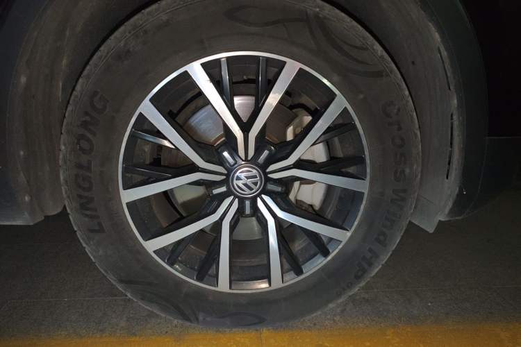 Used Volkswagen Tiguan L 2017 330TSI Automatic Two-Wheel Drive Luxury Edition Right Front Wheel Hub