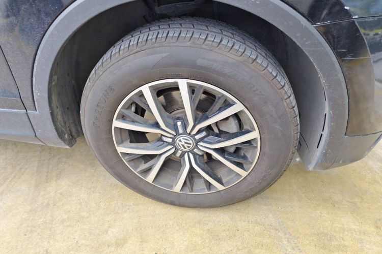 Used Volkswagen Tiguan L 2017 330TSI Automatic Two-Wheel Drive Luxury Edition Right Front Wheel Hub