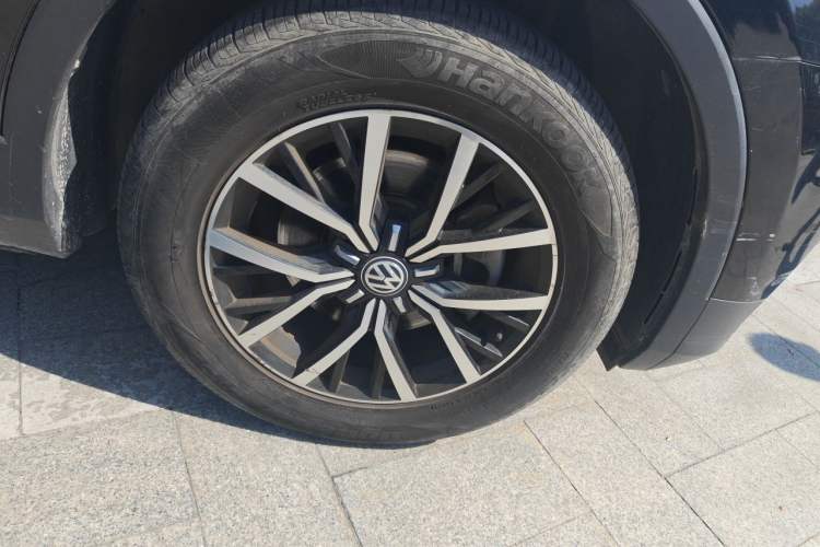 Used Volkswagen Tiguan L 2017 330TSI Automatic Two-Wheel Drive Luxury Edition Right Front Wheel Hub