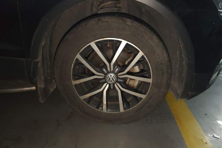 Used Volkswagen Tiguan L 2017 330TSI Automatic Two-Wheel Drive Comfort Edition Right Front Wheel Hub