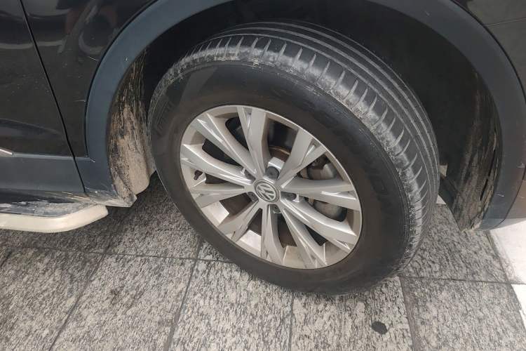 Used Volkswagen Tiguan L 2017 330TSI Automatic Two-Wheel Drive Luxury Edition Right Front Wheel Hub