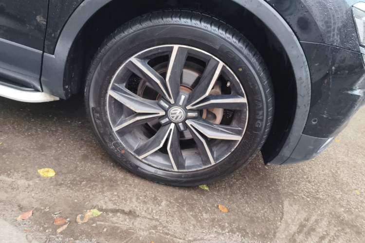 Used Volkswagen Tiguan L 2017 330TSI Automatic Two-Wheel Drive Flagship Edition Right Front Wheel Hub