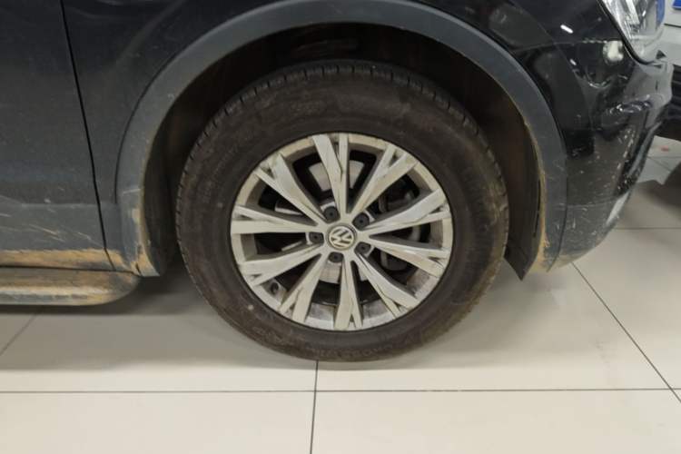 Used Volkswagen Tiguan L 2017 330TSI Automatic Two-Wheel Drive Luxury Edition Right Front Wheel Hub