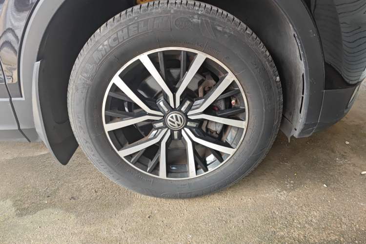 Used Volkswagen Tiguan L 2017 330TSI Automatic Two-Wheel Drive Luxury Edition Right Front Wheel Hub