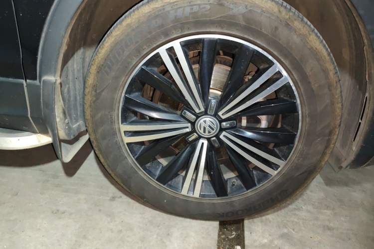 Used Volkswagen Tiguan L 2017 330TSI Automatic Two-Wheel Drive Flagship Edition Right Front Wheel Hub