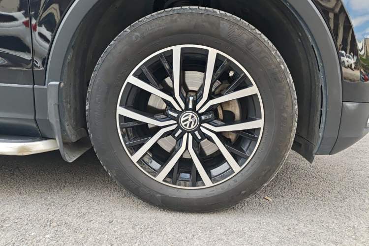 Used Volkswagen Tiguan L 2017 330TSI Automatic Two-Wheel Drive Luxury Edition Right Front Wheel Hub