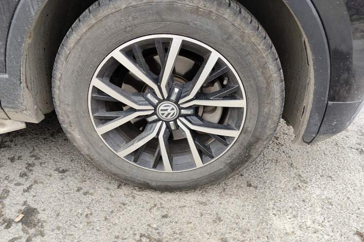 Used Volkswagen Tiguan L 2017 330TSI Automatic Two-Wheel Drive Luxury Edition Right Front Wheel Hub