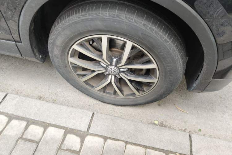 Used Volkswagen Tiguan L 2017 330TSI Automatic Two-Wheel Drive Luxury Edition Right Front Wheel Hub