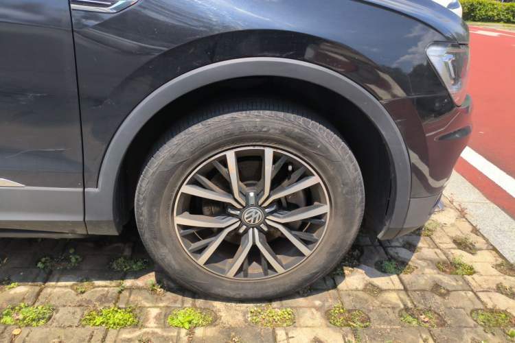 Used Volkswagen Tiguan L 2017 330TSI Automatic Two-Wheel Drive Luxury Edition Right Front Wheel Hub
