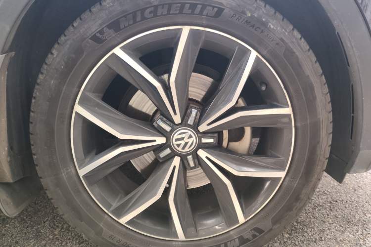 Used Volkswagen Tiguan L 2017 330TSI Automatic Two-Wheel Drive Flagship Edition Right Front Wheel Hub