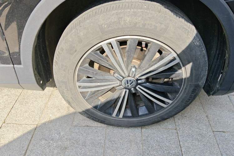 Used Volkswagen Tiguan L 2017 330TSI Automatic Two-Wheel Drive Flagship Edition Right Front Wheel Hub