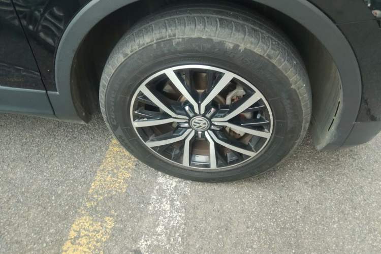 Used Volkswagen Tiguan L 2017 330TSI Automatic Two-Wheel Drive Luxury Edition Right Front Wheel Hub