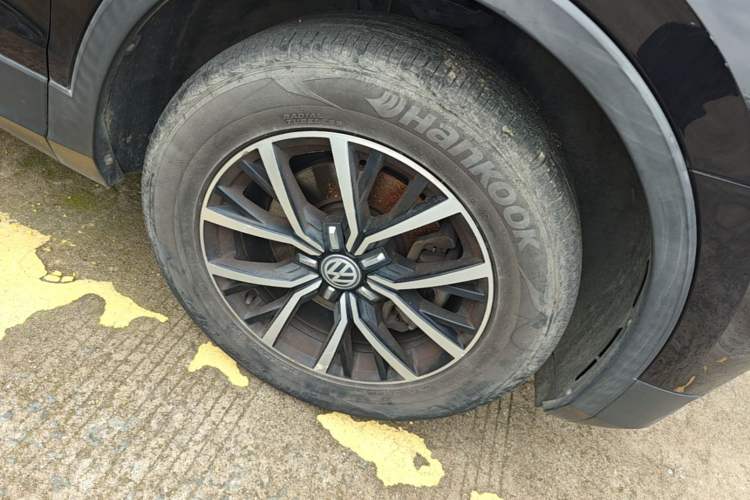 Used Volkswagen Tiguan L 2017 330TSI Automatic Two-Wheel Drive Comfort Edition Right Front Wheel Hub