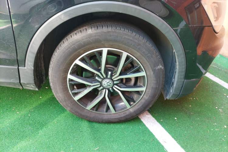 Used Volkswagen Tiguan L 2017 330TSI Automatic Two-Wheel Drive Luxury Edition Right Front Wheel Hub