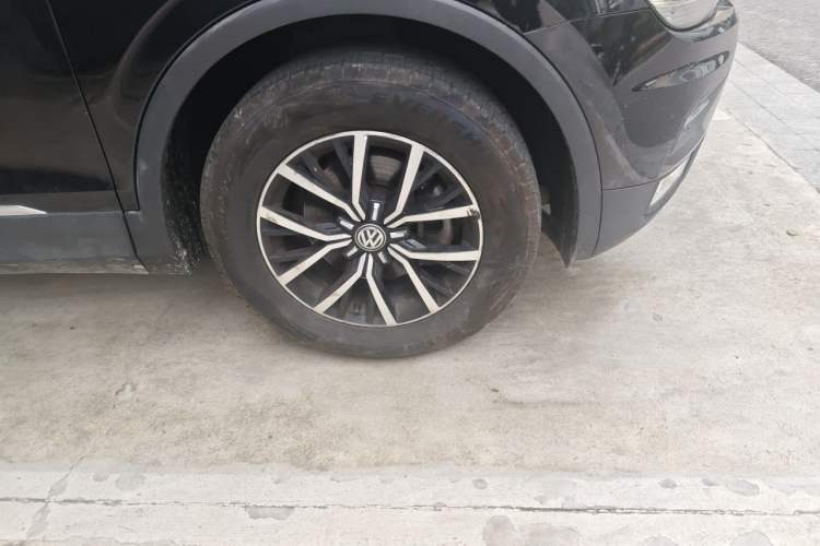 Used Volkswagen Tiguan L 2017 330TSI Automatic Two-Wheel Drive Luxury Edition Right Front Wheel Hub