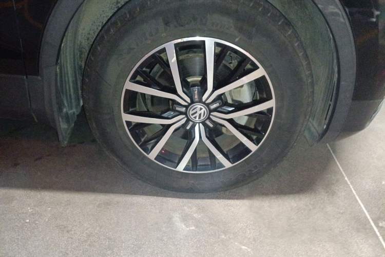 Used Volkswagen Tiguan L 2017 330TSI Automatic Two-Wheel Drive Luxury Edition Right Front Wheel Hub