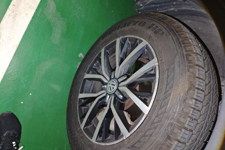 Used Volkswagen Tiguan L 2017 330TSI Automatic Two-Wheel Drive Luxury Edition Right Front Wheel Hub